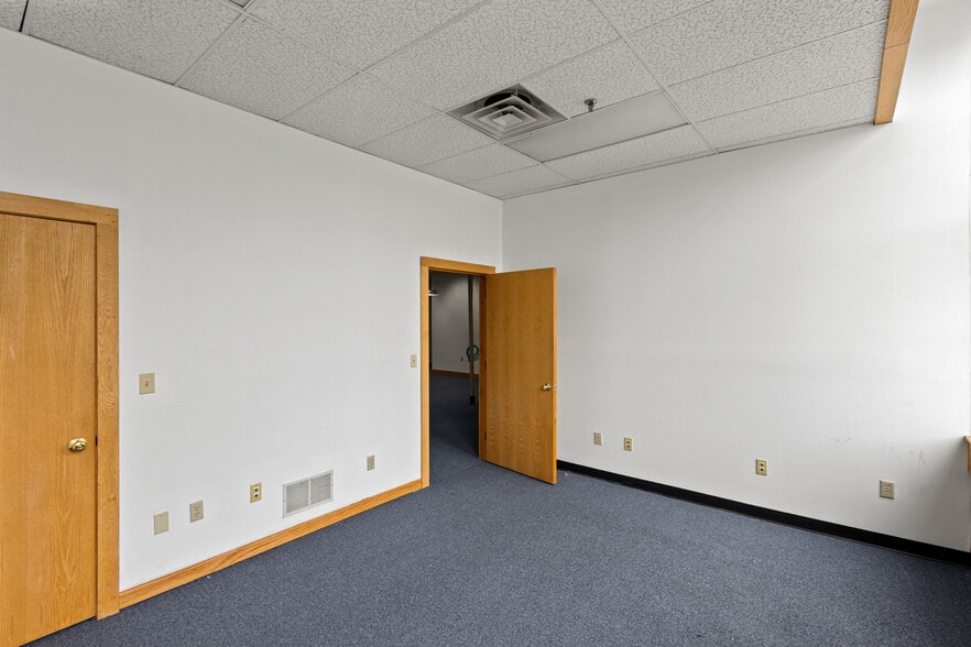 More Photos Of 2 Storer St, Kennebunk Office For Lease