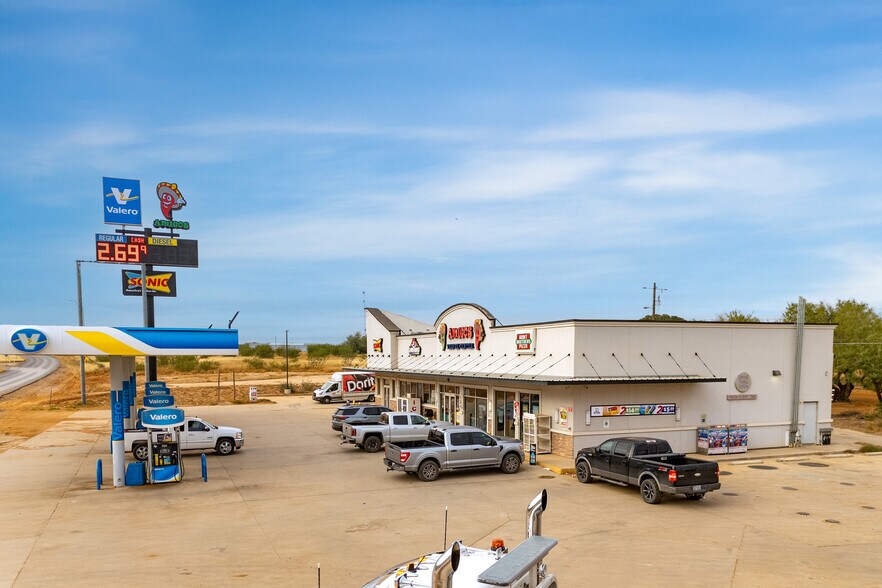 Primary Photo Of 16290 S Interstate Highway 35, Dilley General Retail For Sale