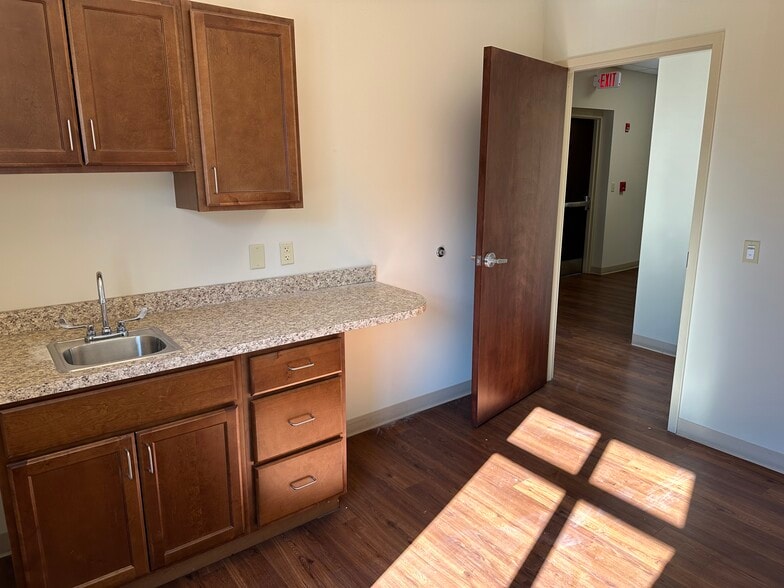 More Photos Of 101 Financial Dr, Elizabethtown Medical For Lease