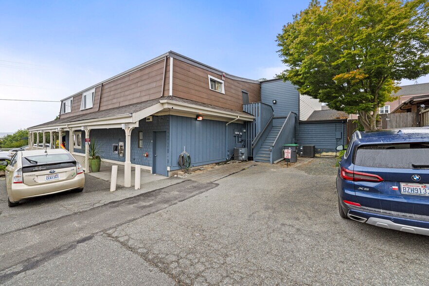 More Photos Of 105 1st St, Langley Storefront Retail Residential For Sale