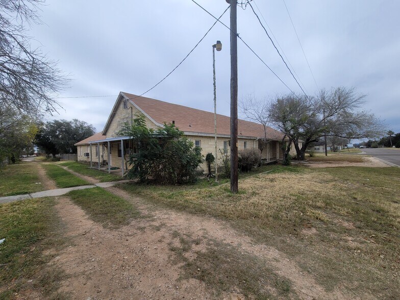 More Photos Of 207 W Viggie St, Hebbronville Religious Facility For Sale