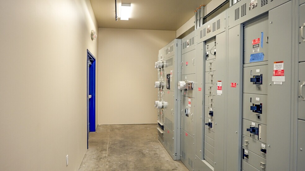 More Photos Of 19405 68th Dr NE, Arlington Manufacturing For Lease