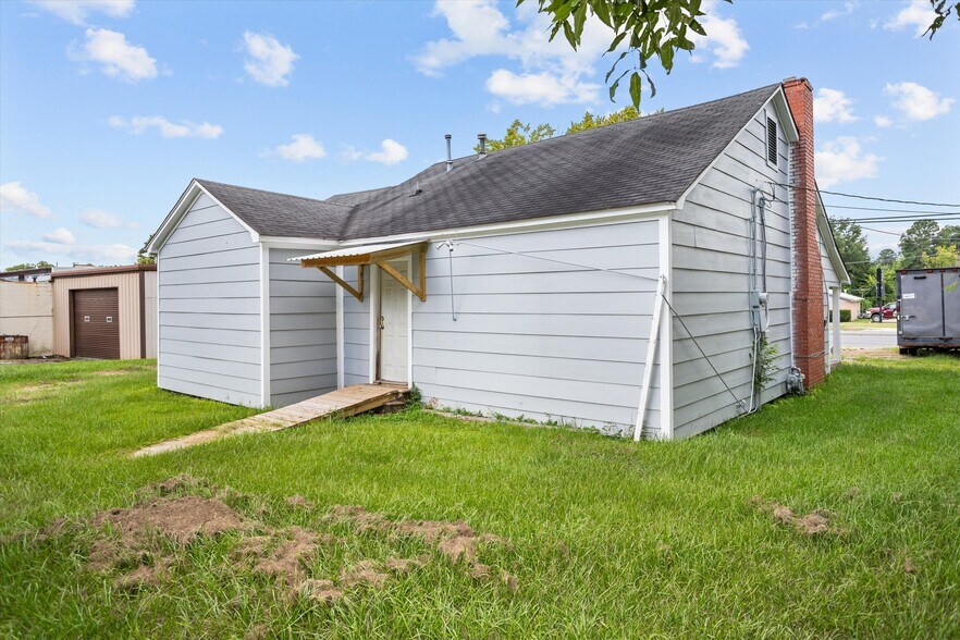 More Photos Of 1009 E Denman Ave, Lufkin General Retail For Sale