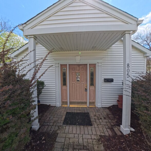 More Photos Of 805 E Palatine Rd, Palatine Office For Sale