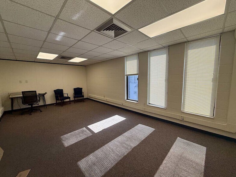 More Photos Of 414 E Wooster St, Bowling Green Office For Lease