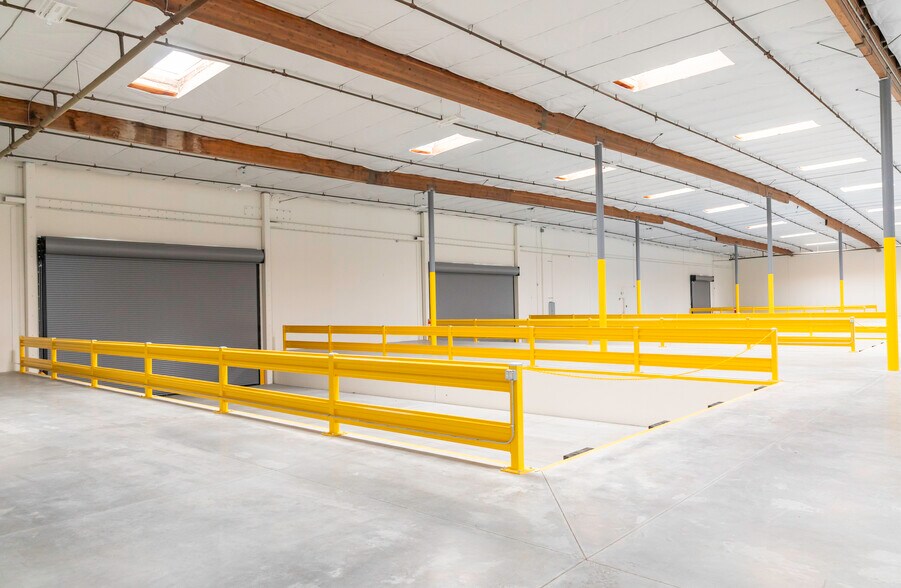 More Photos Of 12450 Foothill Blvd, Sylmar Warehouse For Lease