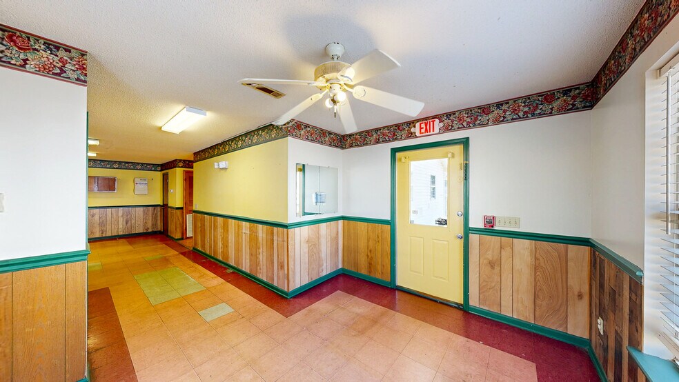 More Photos Of 104 N Herring St, Dothan Office For Sale