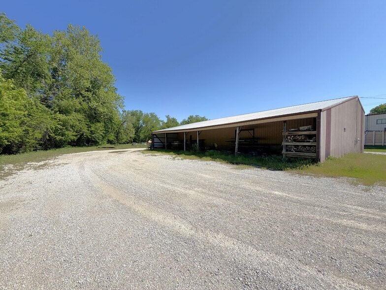 More Photos Of 305 N Mason St, Carrollton Office For Sale