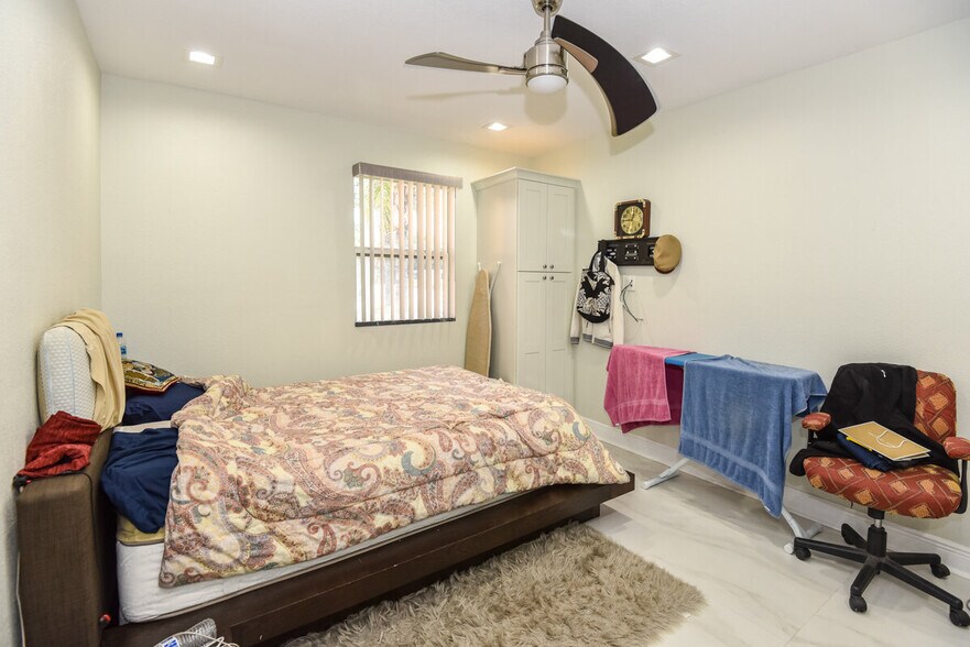 More Photos Of 1020 S Ridgewood Ave, Daytona Beach Hotel For Sale