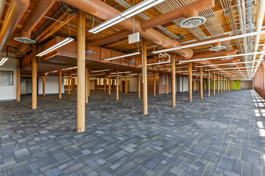 More Photos Of 140 Mill St, Lewiston Office Residential For Sale