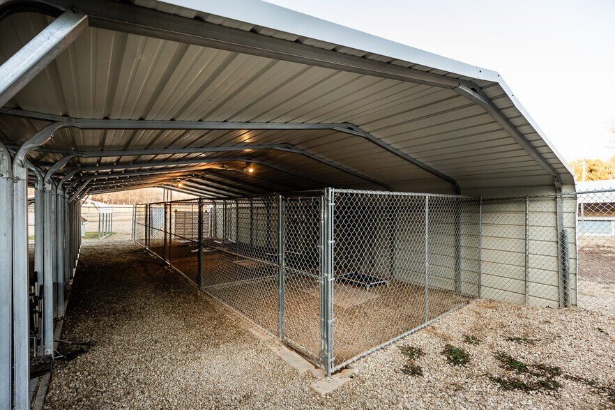 More Photos Of 12344 Kennel Dr, Junction City Specialty For Sale