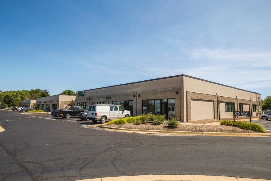 Primary Photo Of 2807 Jolly Rd, Okemos Showroom For Lease