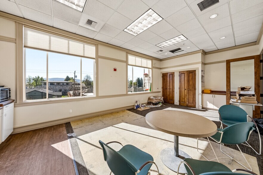 More Photos Of 1501 E McAndrews Rd, Medford Medical For Lease