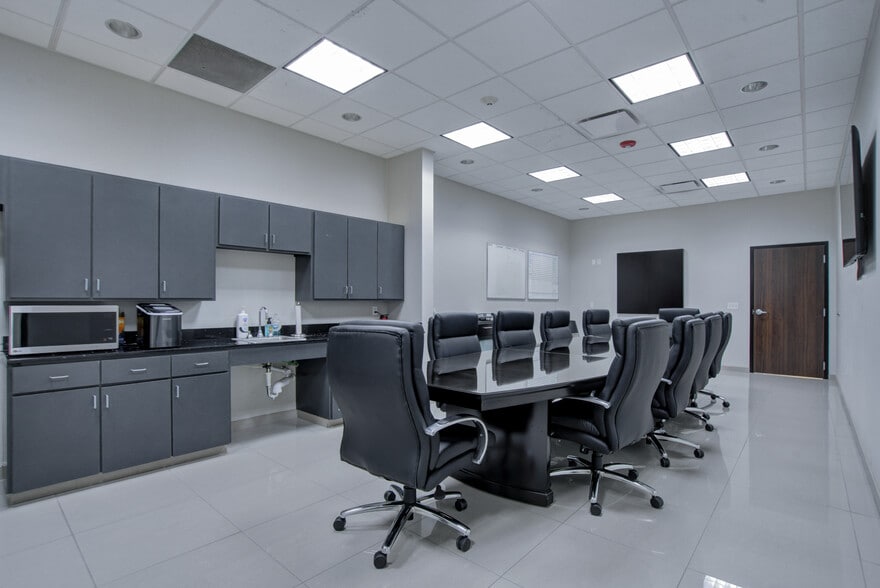 More Photos Of 2101 Central Blvd, Brownsville Auto Dealership For Sale