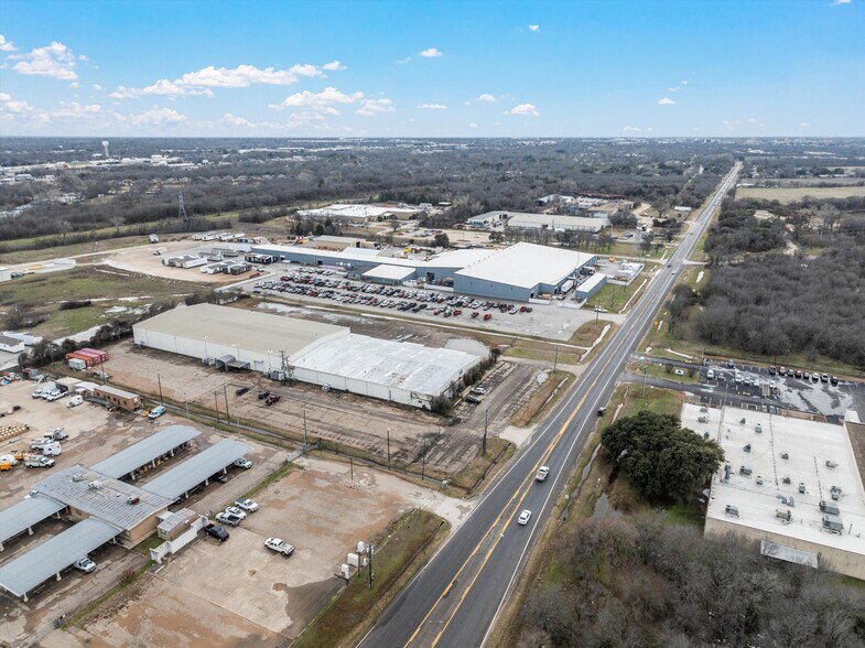 More Photos Of 2825 Gholson Rd, Waco Warehouse For Lease