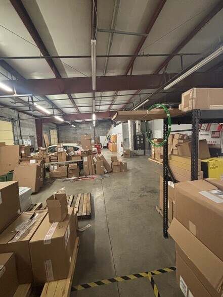 More Photos Of 131 Weakley Ln, Smyrna Flex For Lease