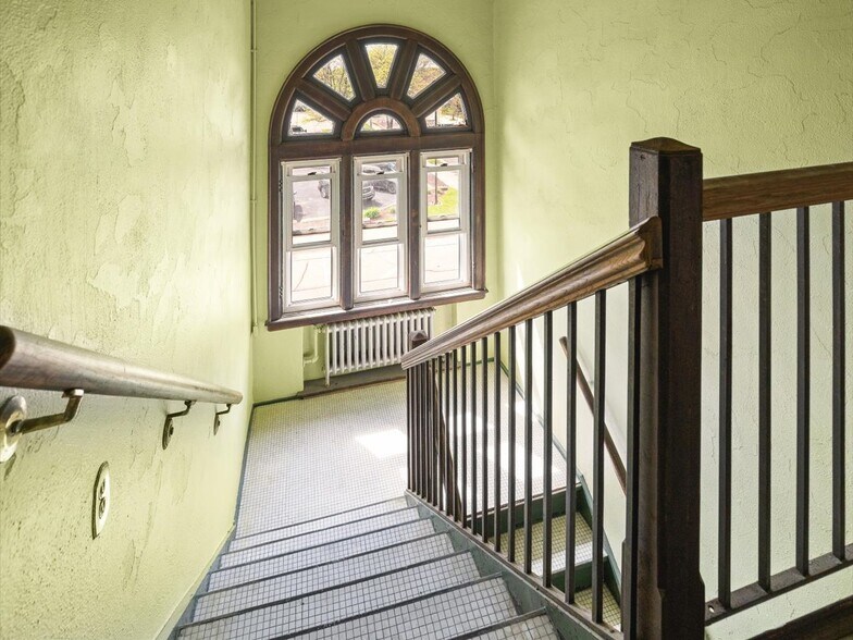 More Photos Of 204 S 6th St, Rockford Apartments For Sale