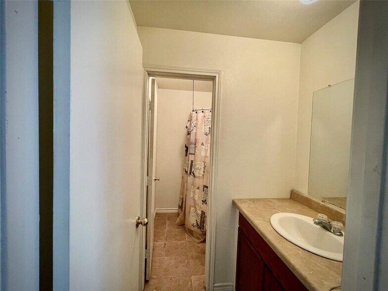 More Photos Of 2003 Phillips St, Prairie View Apartments For Sale