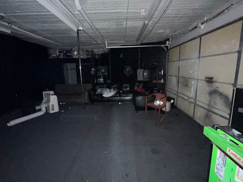 More Photos Of 13400 Gratiot Ave, Detroit Auto Dealership For Sale