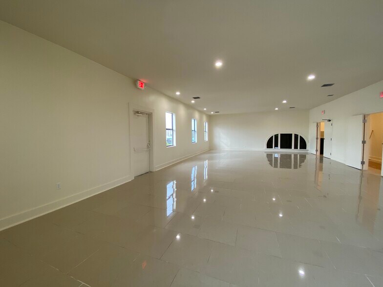 More Photos Of 219 N 21st Ave, Hollywood Storefront Retail Office For Sale