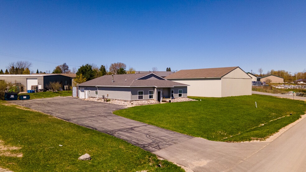 More Photos Of 571 Blue Star Ct, Traverse City Warehouse For Sale