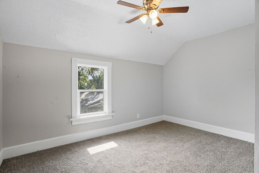 More Photos Of 1604 W 9th St, Davenport Multifamily For Sale