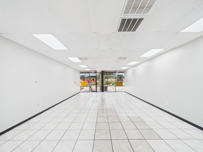 More Photos Of 17602 W Little York Rd, Houston General Retail For Lease