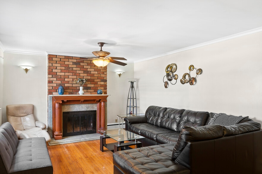 More Photos Of 72 Foster Ave, Hampton Bays Hotel For Sale