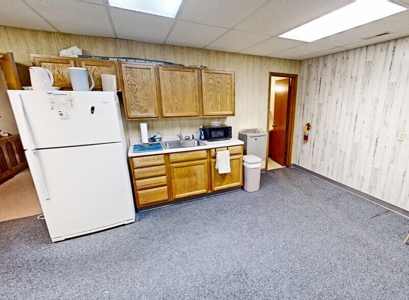 More Photos Of 103-105 E 27th St, Hays Office For Sale