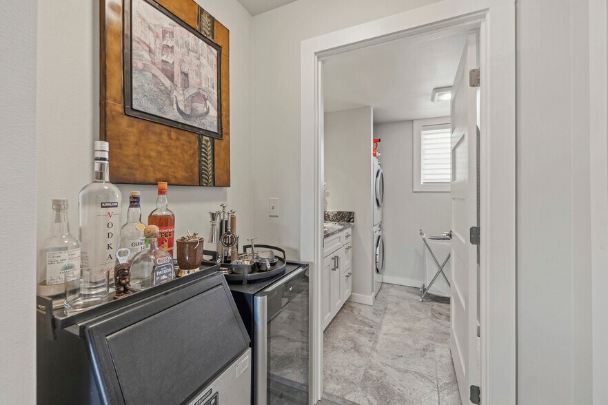 More Photos Of 101-107 S 1st St, La Conner Storefront For Sale