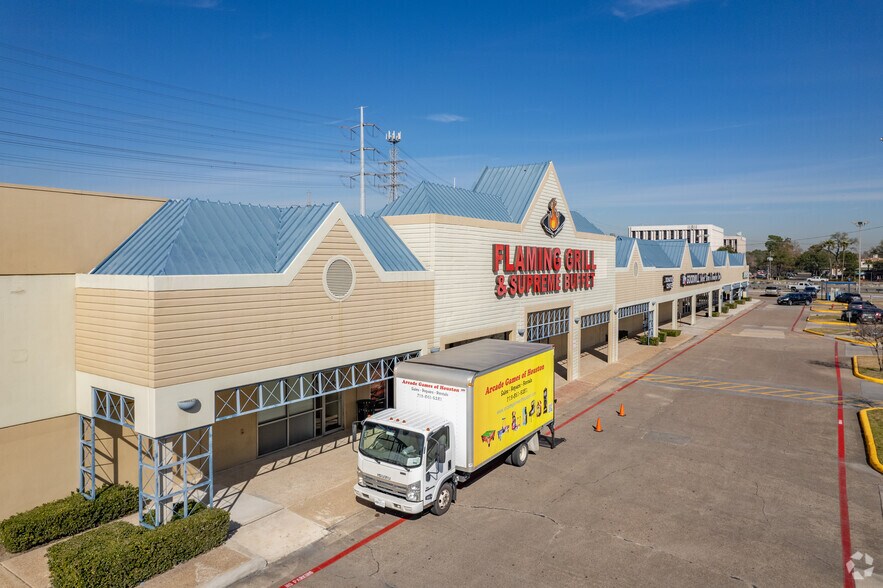 More Photos Of 11410-11430 East Fwy, Houston General Retail For Lease