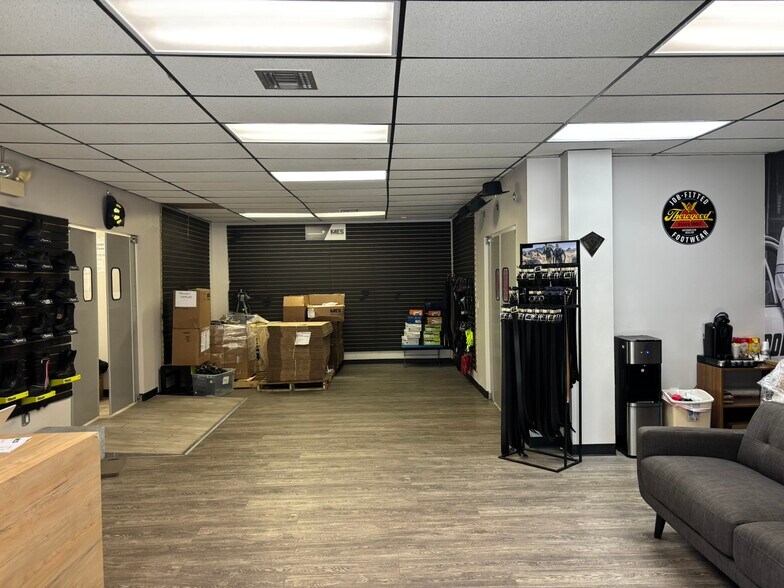 More Photos Of 101 N Dixie Hwy, Hallandale Beach Manufacturing For Sale