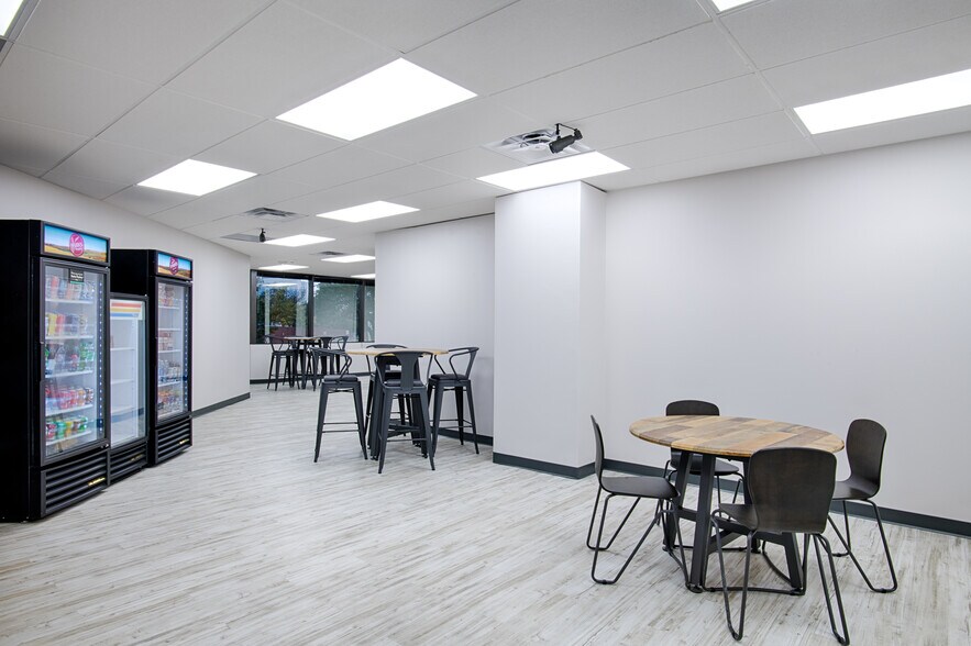 More Photos Of 5728 Lyndon B Johnson Fwy, Dallas Office For Lease