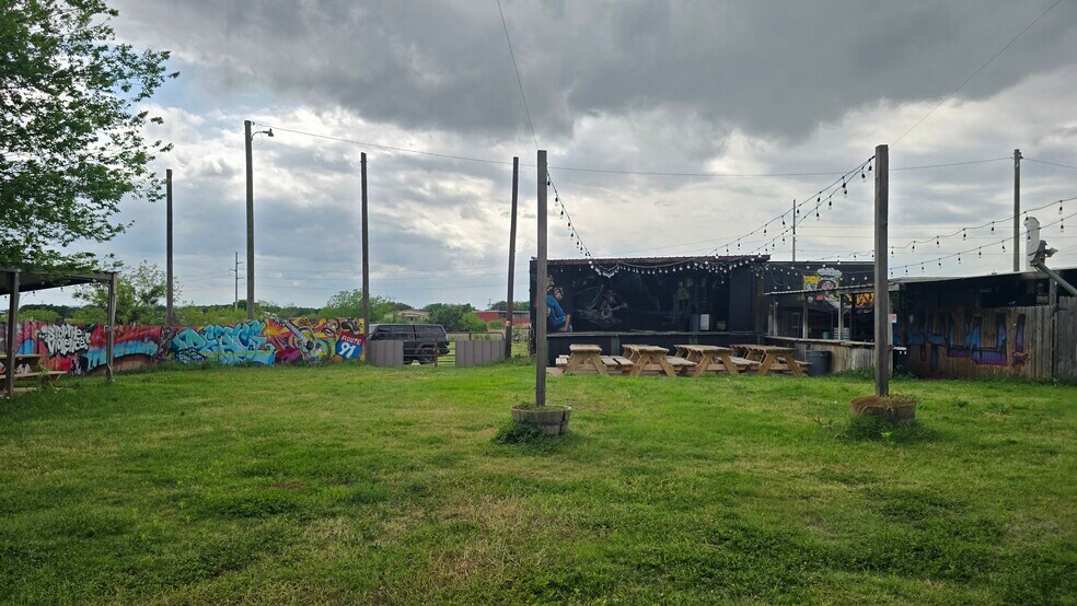 More Photos Of 4021 Acton Hwy, Granbury General Retail For Lease