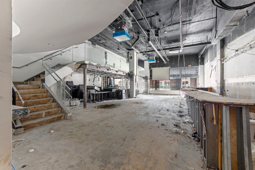 More Photos Of 262 Pharr Rd NE, Atlanta Restaurant For Lease