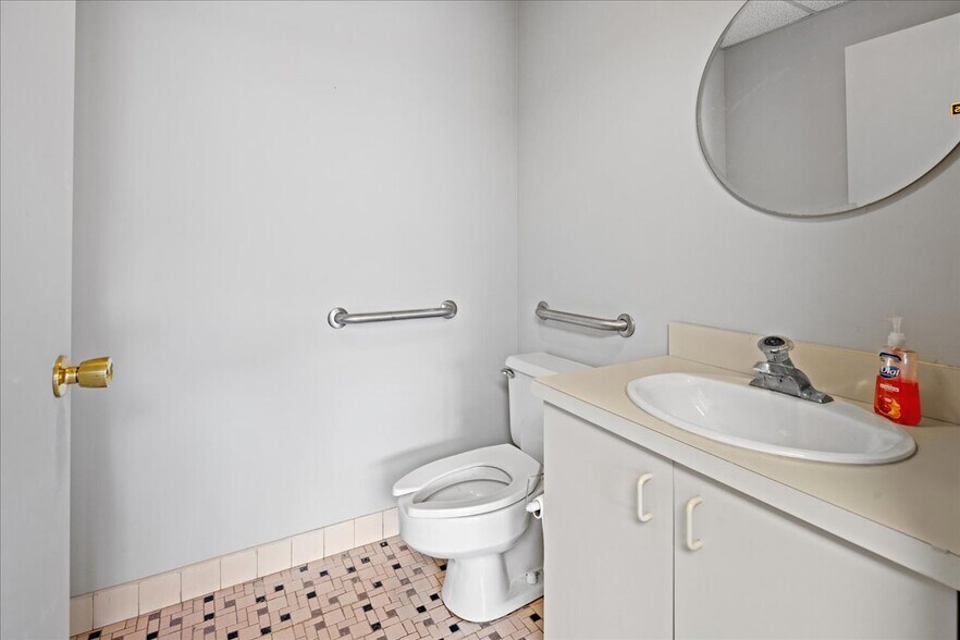 More Photos Of 5 Mountain Blvd, Warren Office For Lease