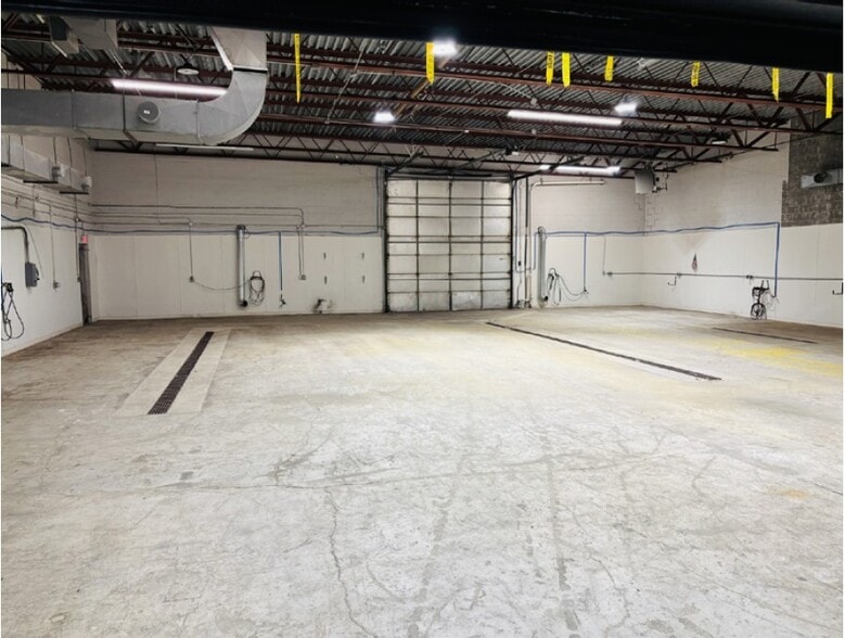 More Photos Of 25465 Brest Rd, Taylor Manufacturing For Lease