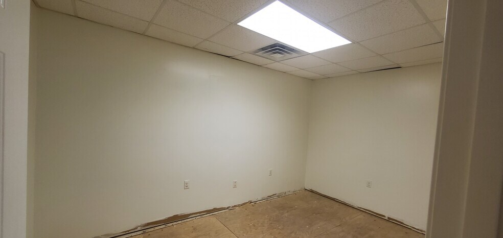 More Photos Of 110 S Center St, Mount Olive Office Residential For Sale