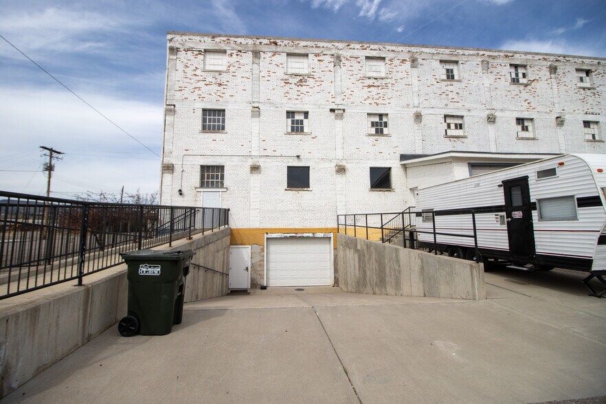 More Photos Of 902 S 1st Ave, Pocatello Distribution For Lease