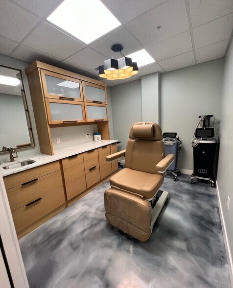 More Photos Of 237 Belgrade Ave, Mankato Storefront Retail Residential For Sale