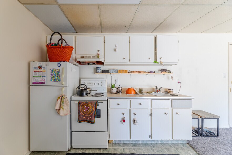More Photos Of 157 Wade Av W, Penticton Apartments For Sale