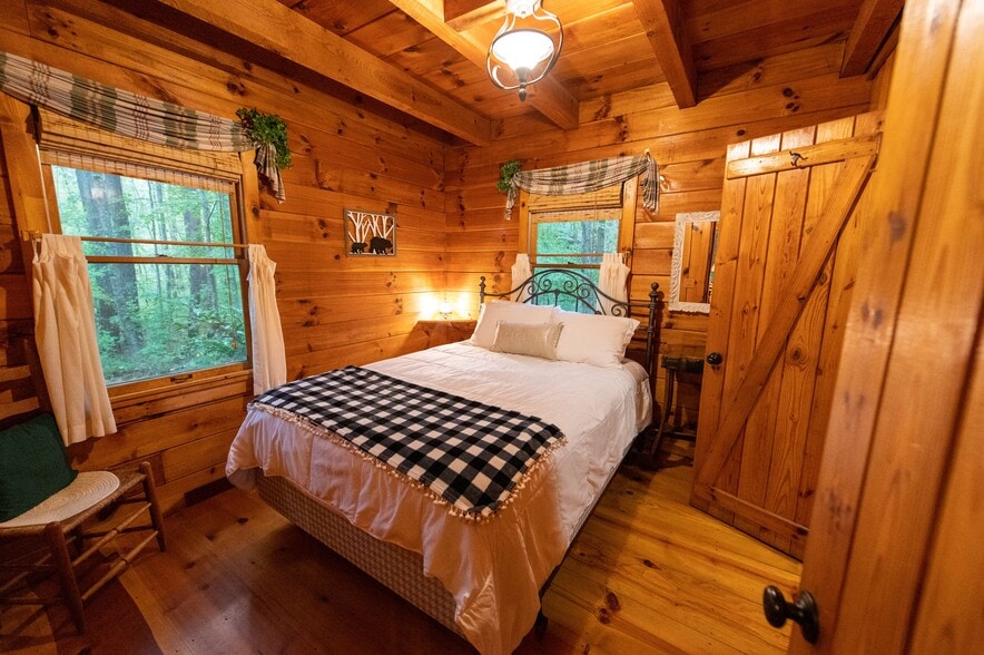 More Photos Of 867 Welcome Valley Rd, Benton Hotel For Sale