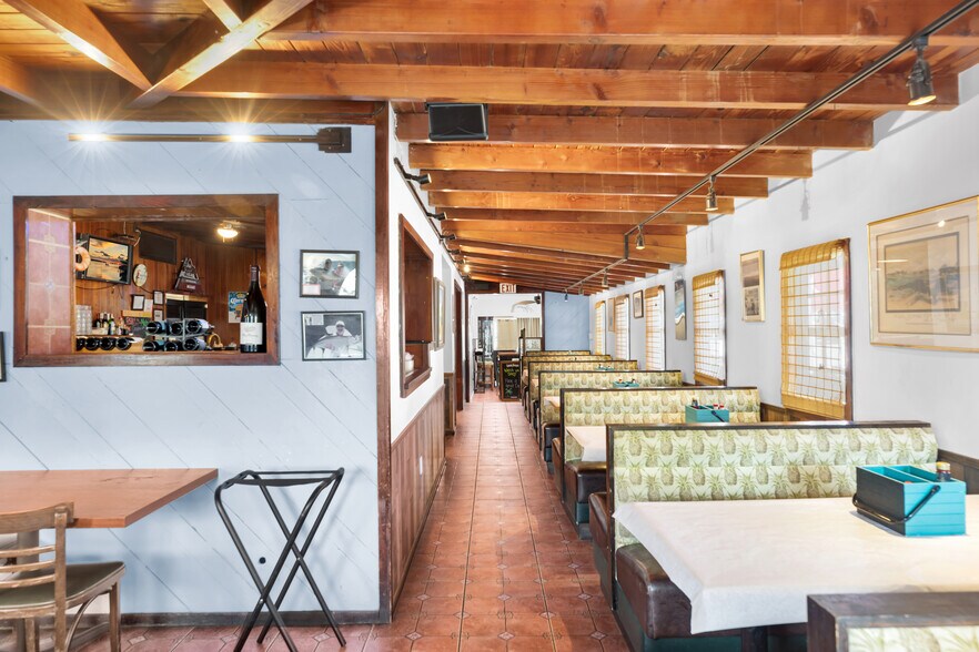 More Photos Of 81901 Overseas Hwy, Islamorada Restaurant For Sale