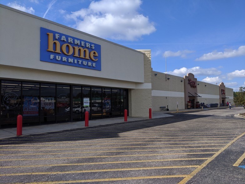 More Photos Of 2041 Douglas Ave, Brewton Supermarket For Lease