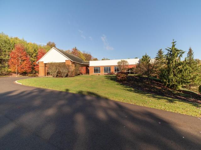 More Photos Of 10 Timberview Ln, Russell Medical For Sale