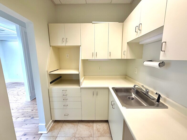 More Photos Of 277 Willbrook Blvd, Pawleys Island Office For Lease