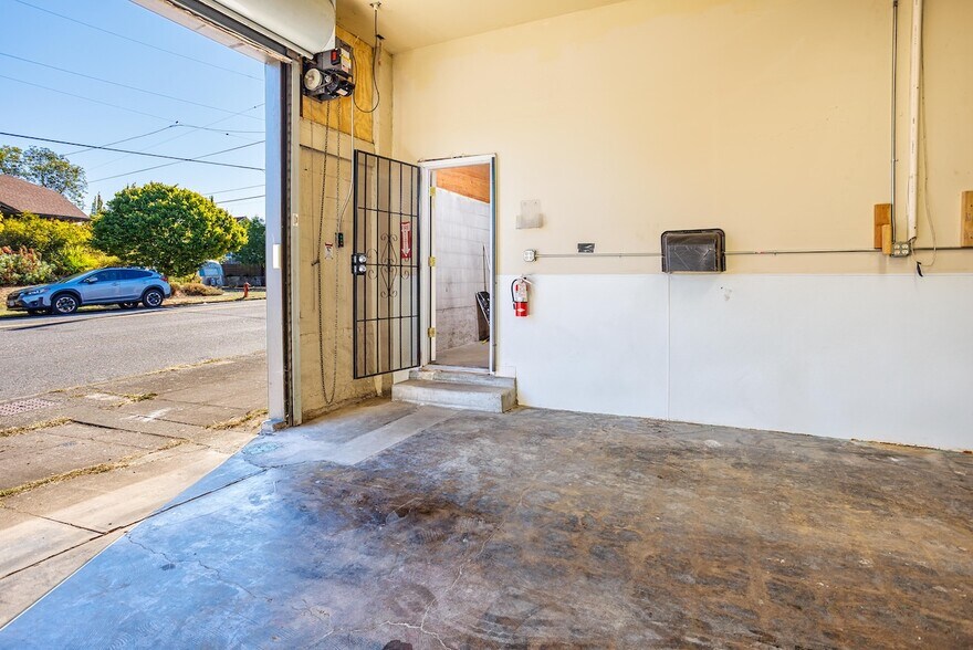 More Photos Of 7001-7013 N Albina Ave, Portland Freestanding For Lease