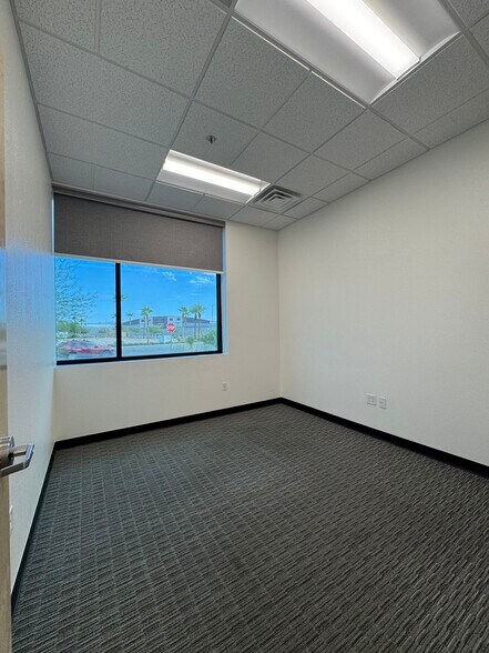 More Photos Of 6021 Badura Ave, Las Vegas Warehouse For Lease