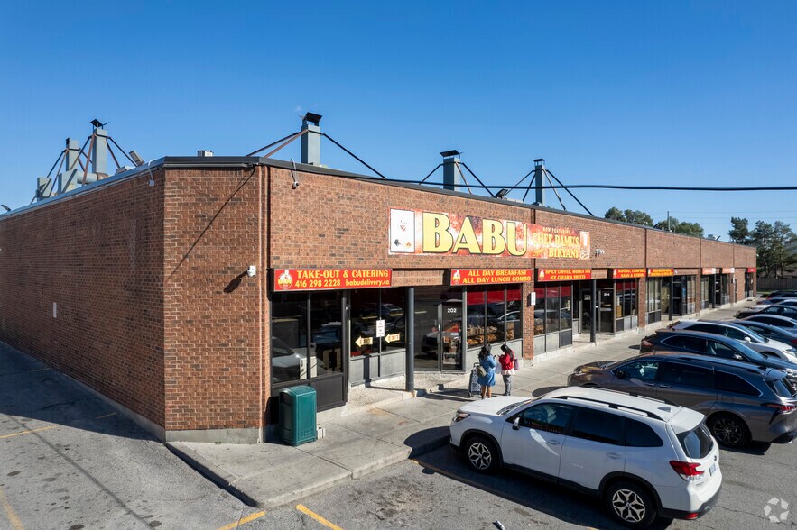 More Photos Of 4810 Sheppard Ave E, Toronto Showroom For Lease