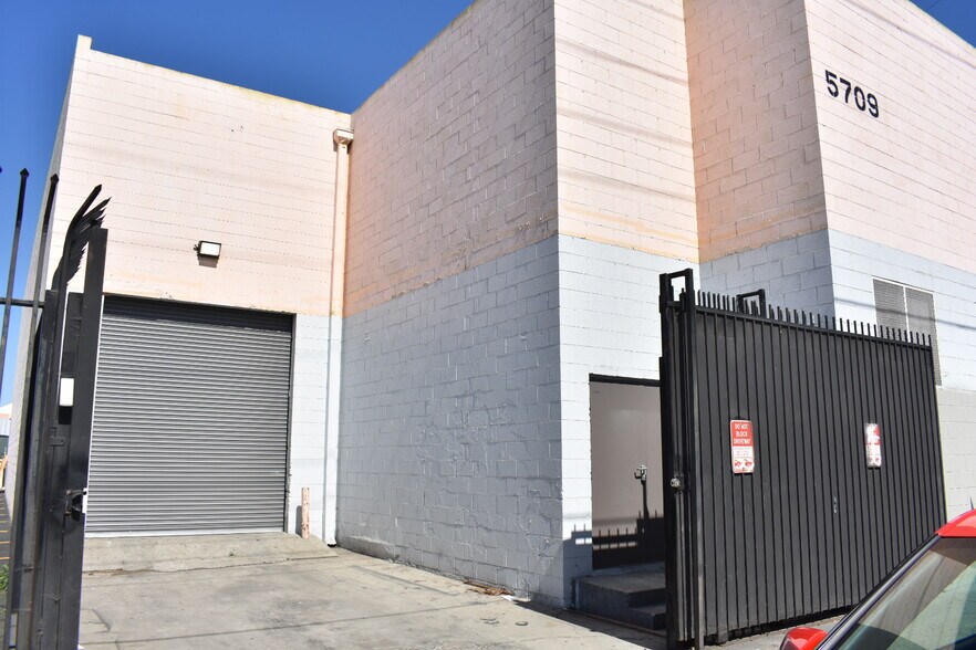 More Photos Of 5701-5709 S San Pedro St, Los Angeles Manufacturing For Lease